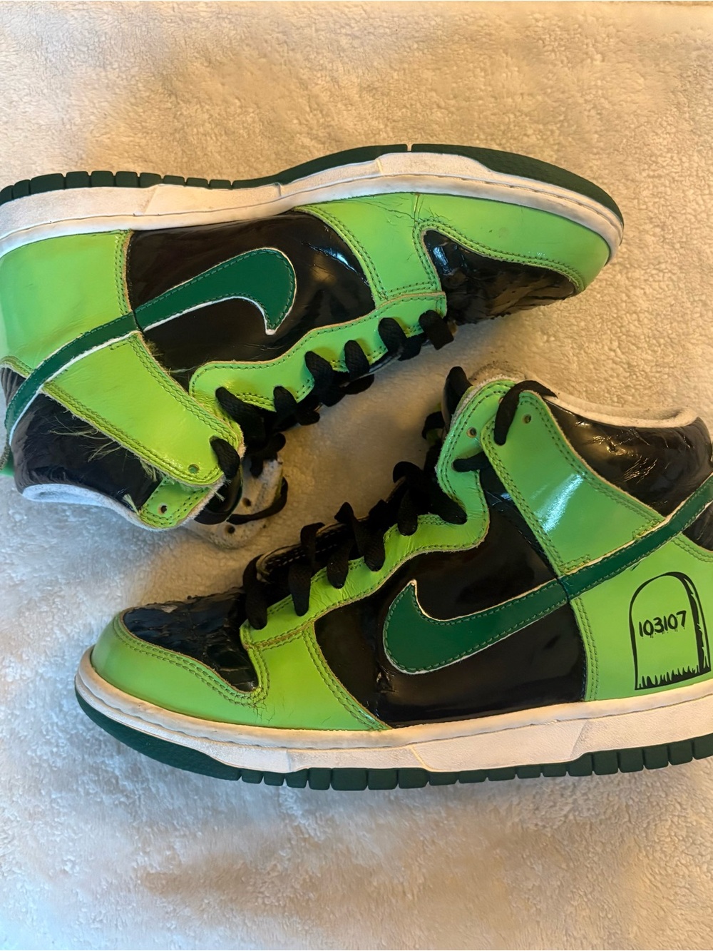 Nike Dunk High Halloween Tombstone